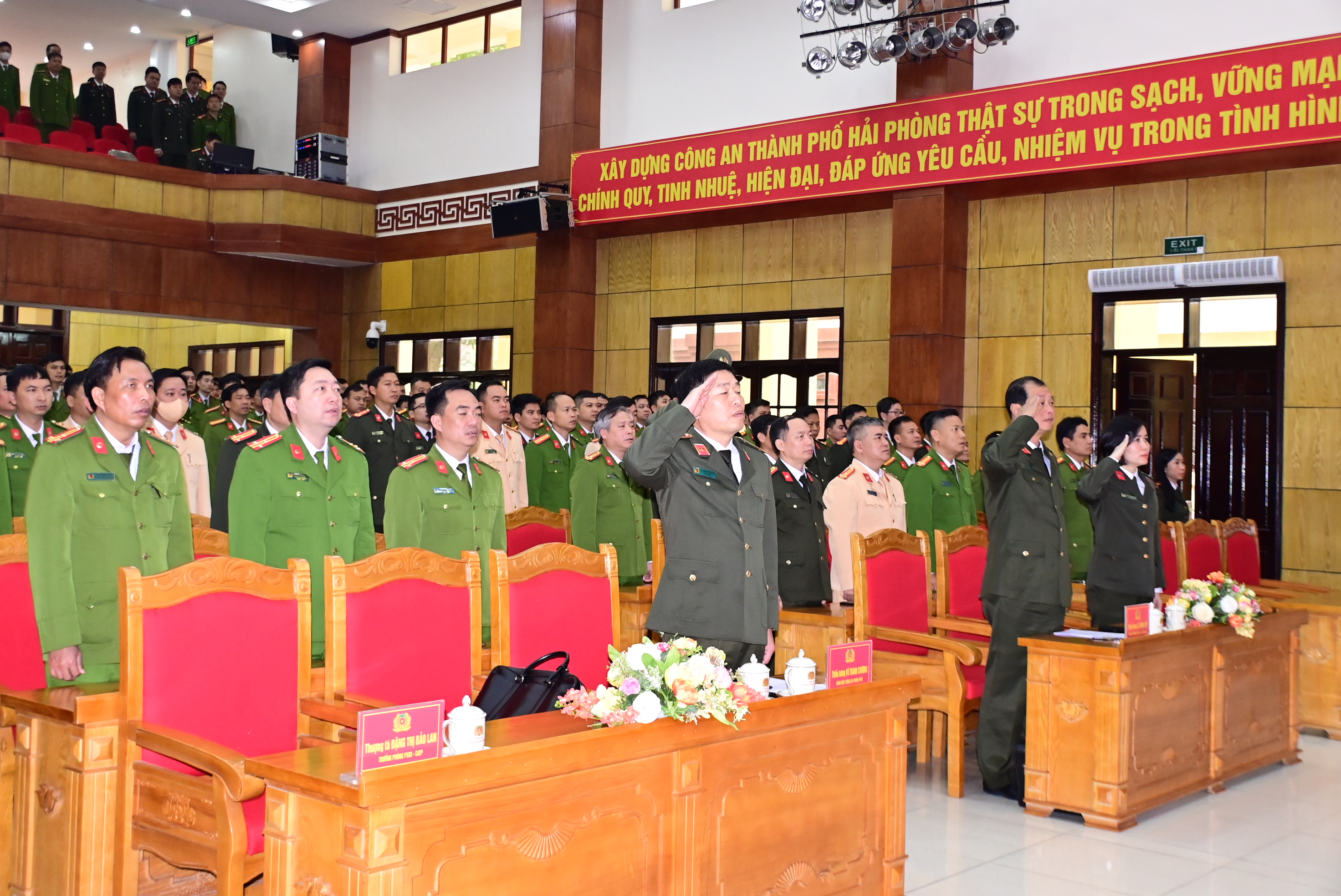 Công an thành phố tổ chức tập huấn điều lệnh, huấn luyện quân sự, võ thuật CAND năm 2023